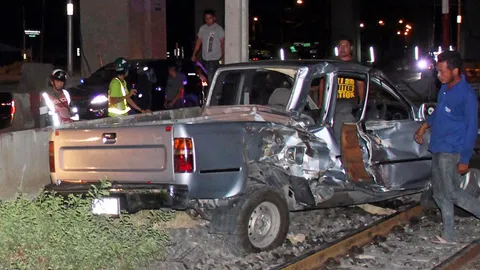 คืบ! รถไฟชนกระบะสถานีดอนเมือง พนง.ยกไม้กั้น อ้างไม่รู้มีขบวนขาเข้า