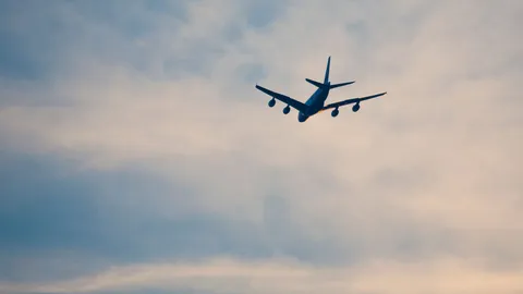 ไอพ่นตกหลุมอากาศโดน "ลมกรด"