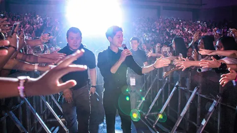 'ซงจุงกิ' หล่อออร่า โปรยเสน่ห์สาวไทยเพ้อ