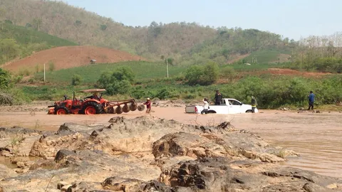 ทพ.ตรวจยึดกระบะวีโก้กลางแม่น้ำเหือง คาดส่งขายปท.เพื่อนบ้าน  