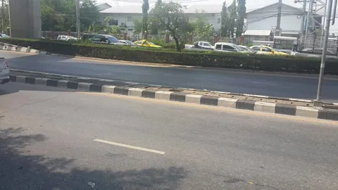 วางท่อใหม่ใต้เกาะกลาง 