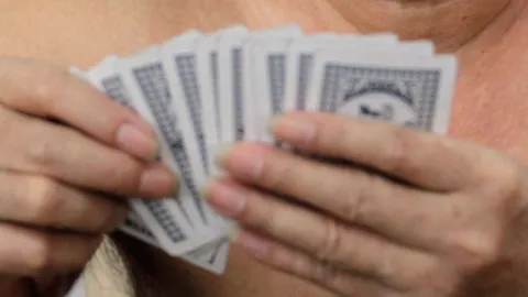 เผย7ขวบติดพนัน เล่นไพ่-นํ้าเต้าปูปลา หวยใต้ดินงอมแงม