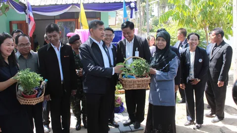 รมช.ศธ.ลงพื้นที่ยะลา สร้างขวัญกำลังใจครู-ติดตามผลการสอน