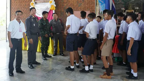 '1 โรงเรียน 1 ตำรวจ' ร.ร.พนมรุ้ง ปฐมนิเทศสร้างภูมิคุ้มกันยาเสพติด 