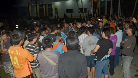 ชาวบ้านปิดล้อมที่ว่าการอำเภอสะเมิง ยอมสลายตัว! 