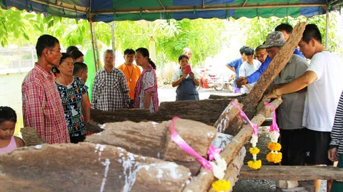 แห่ขูดหวยเรือโบราณ แม่ย่านางเข้าสิง บอกจมแม่น้ำน่านนาน 555 ปี  