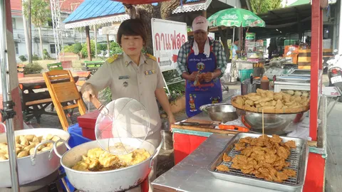 ปลัดอำเภอหญิง สมุทรสาคร ไม่อายทำกิน ขายลูกชิ้นทอด สู้วิกฤติชีวิต