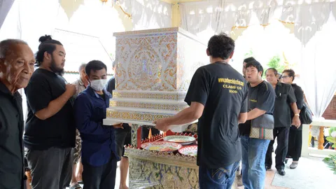 แห่ชื่นชม สัปเหร่อซิ่ง! ยกให้เป็นแบบอย่าง โจ๋จิตอาสา