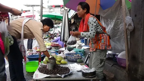 ลิตรละ 300 ก็ซื้อ! เห็ดถอบจากป่า หากินได้ปีละครั้ง