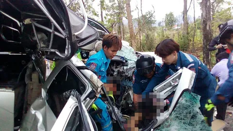 กระบะขนเมียนมา ชนต้นไม้ที่ตาก คนขับดับ-เจ็บ 13 ราย