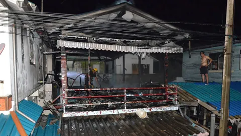 ไฟไหม้บ้านไม้กลางชุมชนคลอง4 เฒ่าเจ้าของซดยาฆ่าแมลงหวังฆ่าตัวตาย