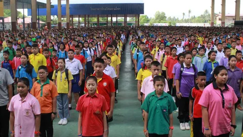 ผวจ.ปทุมฯ ให้โอวาท เปิดเทอม ร.ร.สามโคก เป็นคนดี-แทนคุณพ่อแม่ 