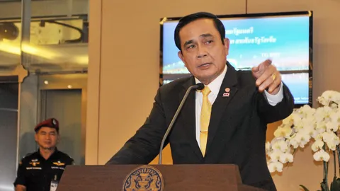 ฉะนักการเมือง บิ๊กตู่แข็ง ไม่ผ่อนปรน ม.61