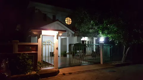 อดีตมิสไทยแลนด์เวิลด์ ช็อก! พ่อผูกคอตายคาบันไดบ้าน คาดป่วยเรื้อรัง