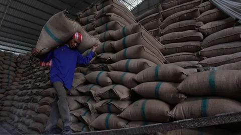 เอกชนซื้อข้าวรัฐในสต๊อกเซ็ง รับมอบไม่ได้คุณภาพแย่ผิดสเปก