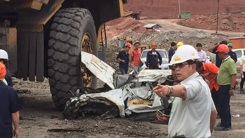 รถบรรทุกถ่านหินหนัก 85 ตัน ขยี้ปิกอัพขาดในเหมืองแม่เมาะ ดับ 1 เจ็บ 2