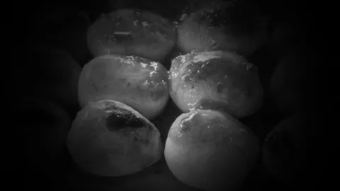 กับข้าวเมียเป็นหมัน! หนุ่มหนองบัวฯ ซื้อลูกชิ้นกินหลังเลิกงาน ติดคอตาย