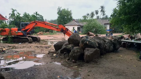 หวั่นปะทะอีกรอบ! ผวจ.ภูเก็ต เรียก ตร.หารือเร่งหย่าศึกชาวเลราไวย์