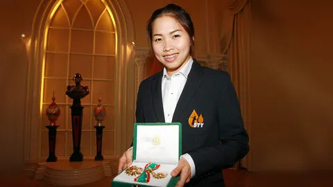 สุดภูมิใจ! 'น้องเมย์' รับเครื่องราชอิสริยาภรณ์ พร้อมลุยอลป.