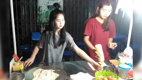 ต้องลอง! 'โรตีภูเขาไฟ' 2 พี่น้อง จ.น่าน ทำขาย หารายได้ระหว่างเรียน
