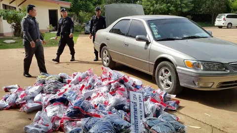 รวบหนุ่มเขมร ลอบขนกระเป๋า-รองเท้าละเมิดลิขสิทธิ์ จ่อส่งขาย กทม.