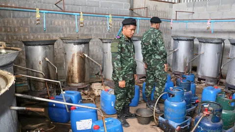 ทลายโรงงานทำเหล้าเถื่อน