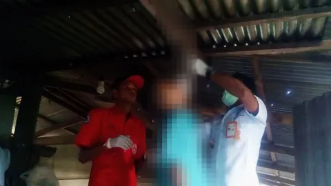 ลุงวัย 60 เครียด โรคร้ายรุมเร้า ตัดสินใจคว้าเชือกผูกคอดับคาบ้าน