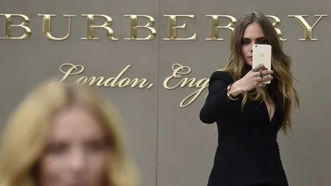 “เซลฟี่” มากเกินไป ทำให้หน้าแก่เร็วขึ้น จริงเหรอ?