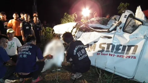 รถยกเมืองคอนซิ่งไปช่วยรถประสบอุบัติเหตุ! เฉี่ยวท้ายจยย. ชนต้นไม้ ดับ 3