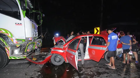 สกัดจับ! แท็กซี่ตีนผีแหกด่านสภ.ปากพลี เสยรถบรรทุกพ่วงเจ็บสาหัส