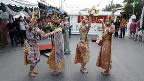ผุดถนนคนเดิน 'เมืองโบราณอู่ทอง' ชวนสวมผ้าไทย ช็อปสินค้า จ.สุพรรณฯ