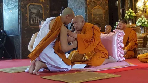 ลูกเพชร-ลูกชายพุ่มพวง บวชอีกรอบที่วัดบวรฯ ในชื่อใหม่ ‘เพชร พุ่มพวง’