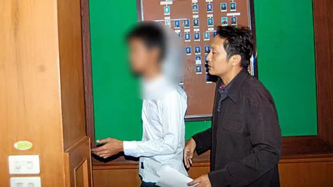 ครูร.ร.ชายล้วนยันไม่เคยตุ๋ยเด็ก ที่เห็นในคลิปล้วนเกิน 20-ตร.ค้านประกัน