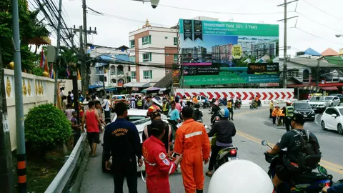 รถบรรทุกเสาคอนกรีตเบรกไม่อยู่ ชนรถที่ชะลอลงเขาป่าตอง 4 คันเจ็บ 1