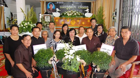 ขอต้นไม้แทนพวงหรีด งานศพอดีตครูที่อุบลฯ มีคุณค่า แถมได้ใช้ประโยชน์