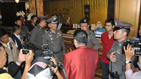 บก.น.1 ปล่อยแถวตรวจสถานบริการอาบอบนวด พื้นที่มักกะสัน-ห้วยขวาง