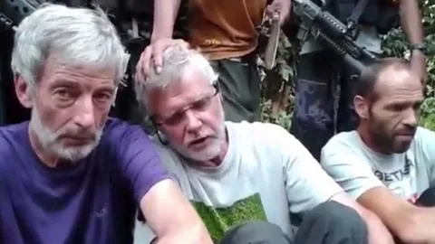 สลด! 'อาบู ไซยาฟ' สังหาร 'โรเบิร์ต ฮอลล์' ตัวประกันแคนาดาแล้ว