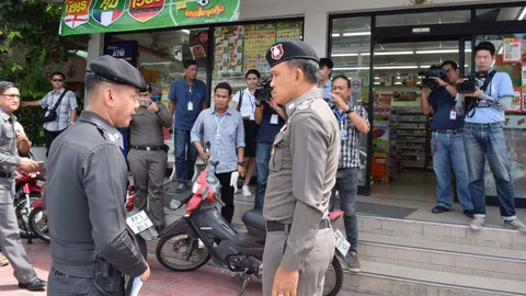 อาชีวะขี่ จยย. ยิงอริต่างสถาบันแถวร่มเกล้า เจ็บ 2 แม่ค้าไก่ทอดโดนด้วย