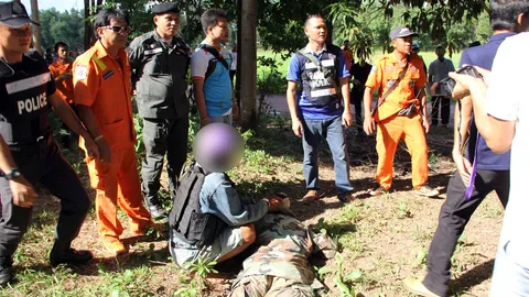 คุมฆาตกรฆ่าตัดหัวแม่-เพื่อนบ้าน ทำแผนฯ ญาติทนไม่ไหว หวิดรุมประชาทัณฑ์