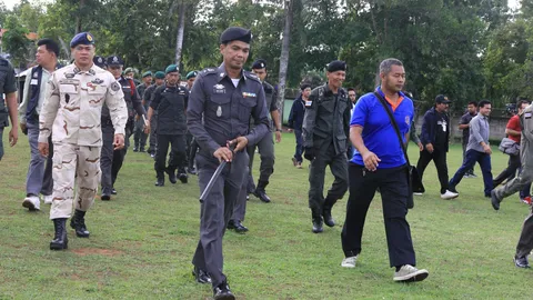 จนท.ลุยค้นศูนย์เยาวชนสุราษฎร์ฯ เพิ่มแต่เช้าพบอาวุธดัดแปลงอื้อ! 