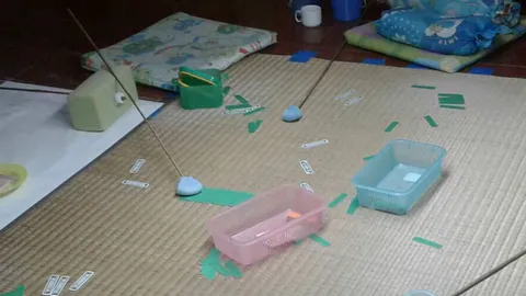 ทหารเมืองอุบลฯ บุกค้นบ่อนพนันไพ่ผ่องไทย รวบนักพนัน 6 ราย 