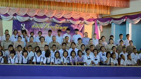 ภาพประวัติศาสตร์! ร.ร.เดียวที่อุดรฯ มีแฝด 29 คู่ เตรียมบันทึกกินเนสส์ฯ