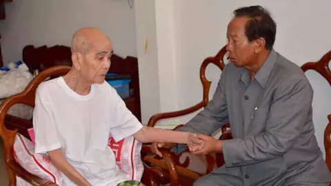 งานใหญ่ ฮุน เซน ร่วมปลงศพ‘ลุงใส่’ สหายอาวุโสผู้มีพระคุณ ที่จ.ตราด