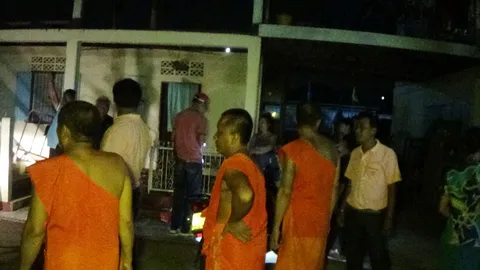 สลด! พระชรา พลัดตกกุฏิ คอหักมรณภาพ