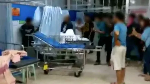สุดป่าเถื่อน! วัยรุ่นยกพวกตีเละในห้องฉุกเฉิน รพ.ชุมพร (ชมคลิป)