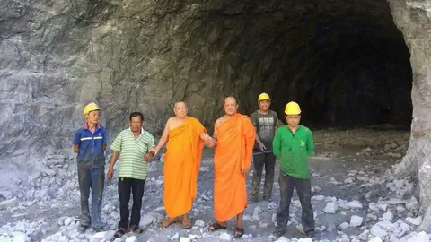 เจาะถ้ำหน้าผามังกรบินใต้ฐานพระใหญ่แกะสลัก เมืองสุพรรณฯ เฟสแรก ไร้ปัญหา