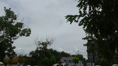 ‘นกแอร์’เสียวอีก! เมฆฝนปกคลุม บินวนหลายรอบ ก่อนลงจอดลำปาง   