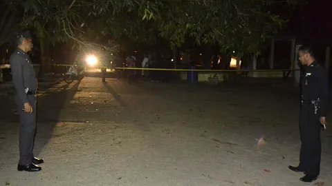 โจ๋เบิ้ลรถเสียงดังทั่วงานศพ ชาวบ้านห้ามไม่ฟัง พระเข้าปรามถูกยิงเจ็บ