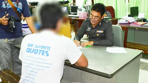 ผู้ปกครองนำ 1 ในโจ๋ห้าวมอบตัว บุกทำร้ายอริที่ห้องฉุกเฉินรพ.ชุมพรฯ