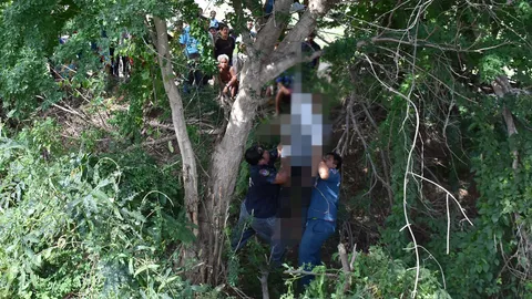 หนุ่มป่วยซึมเศร้าเครียดพ่อตาย ใช้สายพ่วงแบตฯผูกคอต้นมะขามเทศปลิดชีพ